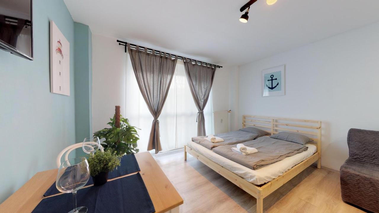 Studio Steps From Nivy & Main Bus Station บราติสลาวา ภายนอก รูปภาพ