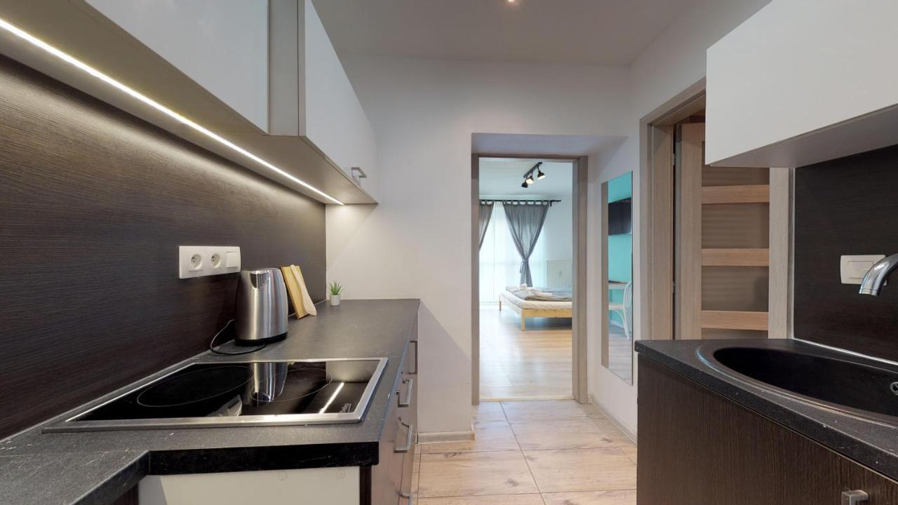Studio Steps From Nivy & Main Bus Station บราติสลาวา ภายนอก รูปภาพ