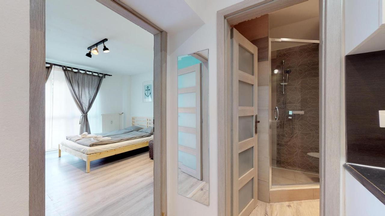 Studio Steps From Nivy & Main Bus Station บราติสลาวา ภายนอก รูปภาพ